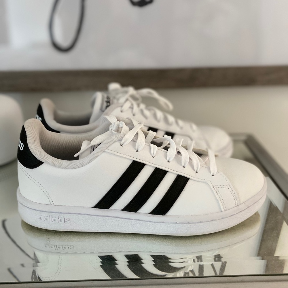 Adidas grand court
